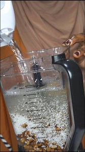 3.2K reactions · 340 shares | bon debut de semaine a tous. ingredients; grains de souchet riz non cuit du mil gingembre poivre noir africain piment clou de girofle cardamom lait concentre sucre. ecraser tous les ingredients et mettez au feu. pardonnez abonnez vous oh. | Sarah's Kitchen SK | Facebook