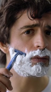Jednom se obriješ, ali ispireš više puta? Novi Gillette Sensor 3 Plus rješava tvoj problem zahvaljujući EasyRinse oštricama | Gillette Srbija