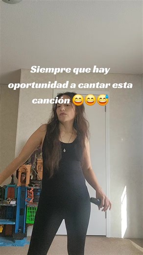 Disfruta de la canción de Anahí: ¡Me hipnotizas!