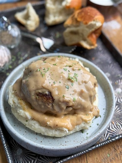 Who else remembers this classic from their mama’s table? This hamburger steak and gravy recipe takes me straight back to Sunday dinners when all it took was a few simple ingredients and a lotta love. No fancy stuff—just pantry staples, a few minutes in the skillet, and you’ve got a meal that’ll have everyone asking for seconds. Perfect for nights when you're too tired to think but still want to serve something hearty. ✅ Comment RECIPE and I’ll DM the link. https://www.backtomysouthernroots.com/h