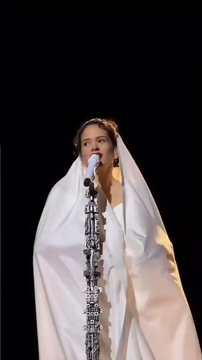 🤍Rosalía dedicó unas palabras de admiración a Beyoncé frente a miles de fanáticos.