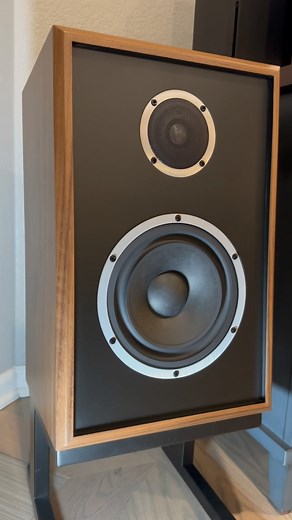 1.9K views · 5 comments | Having fun with the @klh.audio Model Three! The smallest of the growing KLH Model series still packs a punch! Excited for the soon to release Model Sevens! #soundup #hifi #klh #klhaudio #music #audio | Woodys Soundup | Facebook