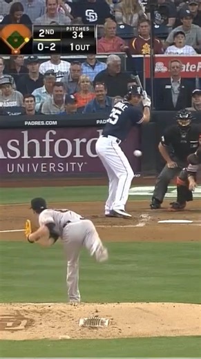 Tim Lincecum was dominant in the postseason, using filthy pitches to rack up strikeouts. #baseball #MLB #timlincecum #sports | MLB Throwbacks