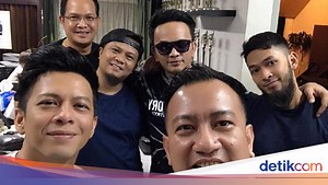 Ariel, Reza, dan Uki Foto Bersama, NOAH Reuni?