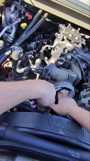 DIY Throttle Cleaning #automobile #diymechanic #hummerh2