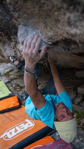 Ailefroide at it’s best !! Happy to climb this one and to continue the good Autumn in @myhautesalpes. 🎥 @ju_ndrs @teamworksschweitz @petzl_official @scarpaspa @emargence @julbo_eyewear @serrechevalier @buff_france @ospreyeurope @hdry_official @arkose.climbing @lyofood @movementskis @atkbindings @primusequipment @approach_outdoor @guidetti_sport @authentic_nutrition @lelunetierbriancon | Mathieu Maynadier