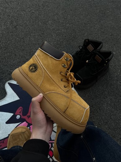 Exploring the Latest Trends in Sneakers and Shoe Collections