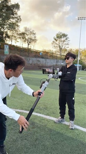 21K views · 239 reactions |  Low to High, Smooth as Silk | RS 4 Mini + SmallRig Extension Rod  Unlock impossible angles – nail those dramatic floor-to-sky transitions without breaking a sweat! #SmallRig #DJIRS4Mini #Gimbal #Videography #Filmmaking #BTS #Gear #ContentCreation | SmallRig | Facebook