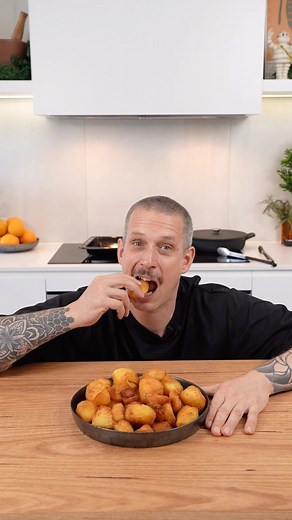 973K views · 5.2K reactions | Christmas roast potatoes 凜 Beef fat...