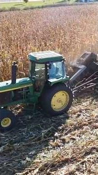 Picking Corn Ear Corn | John Deere 4430 and New Idea 325