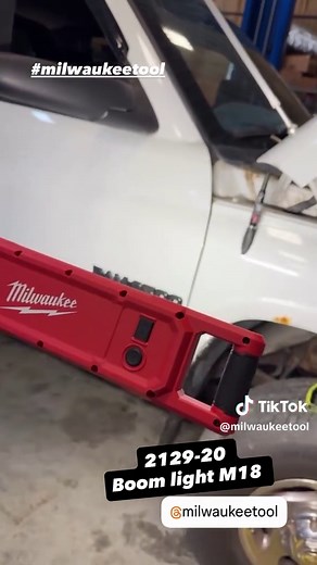 M18™ Magnetic Extendable Boom Light Overview