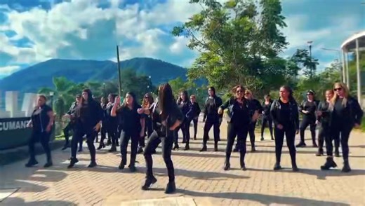 Espacio publicitario Ella es la profesora Gaby Cano, de la ciudad de Aguilares, reconocida por su gran trabajo y profesionalismo. Junto a sus chicas, realiza videos con nuevos desafíos, motivando e incentivando a sus alumnas, demostrando que no hay edad ni límites para hacer lo que apasiona. Su dedicación y esfuerzo la llevaron a participar en competencias donde obtuvo el premio durante dos años consecutivos, consagrándose bicampeona, además de recibir la distinción de “Mejor Deportista Destacad