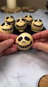24K views · 159 reactions | Cake Pops de Esqueleto ✨ Perfectos para...