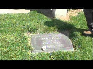 Tombe d'Errol Flynn au Forest Lawn Memorial Park de Glendale