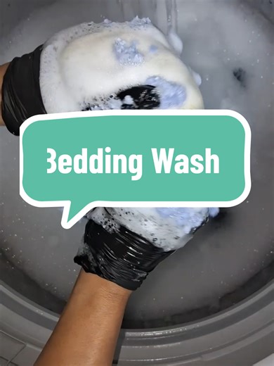 DIY Bedding Wash for Fresh-Smelling Sheets