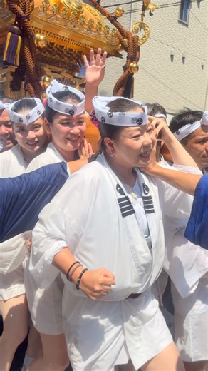 國分 あずさ on Instagram: "富岡八幡宮水かけ祭り☺️ @azu.omikoshi_suki ☝︎次の投稿も気になる方は… フォローしてチェック✨ #お神輿#祭り#伝統文化#portableshrine#おいでよ深川まつり #水かけ祭り#わっしょい#富岡八幡宮"