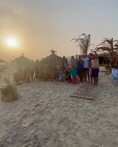 ✨Coco Beach St⭐️R✨ Notre restaurant vous présente un forfait complet pour passer une journée à coucou beach . • Un parking sécurisé 🅿️ • Traversée en bateau 🚤 • Déjeuner complet 🦐 • Cabanes ou paillotes en mer ⛱ • Hamacs & transats ✅ Nos tarifs : • 65 dt par personne pour une paillote en mer • 60 dt par personne pour une cabane • 30 dt pour les enfants (entre 4 et 12 ans) * Gratuit pour les moins de 4 ans * Des extras sont disponibles à la demande ( Crevettes et Calamar grillé ou sauté…) ⭐️UN