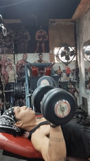 Santosh__thakur_1 on Instagram: "Mehnat mehnat aur focus.. . . #fitnesslife #gymmotivation #model #gym"