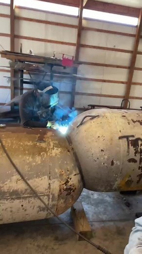 Fun times shooting this YouTube vid! . . . #smokerbuilder #pitmaster #diysmoker #welding #metalfab #offsetsmoker #reverseflowsmoker #stickburner #lumpcharcoal #outdoorcooking #grillmaster #smokedmeat #bbqlife #iBuildSmokers #buildsomething #pitbuilder #bbqlover #diyproject #backyardbbq #smokerbuilderdotcom | SmokerBuilder