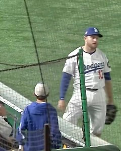 Fun fact: Rodney Peete was a two-sport athlete at USC. Sorry Los Angeles Dodgers, but he’s still got it! | USC Trojans