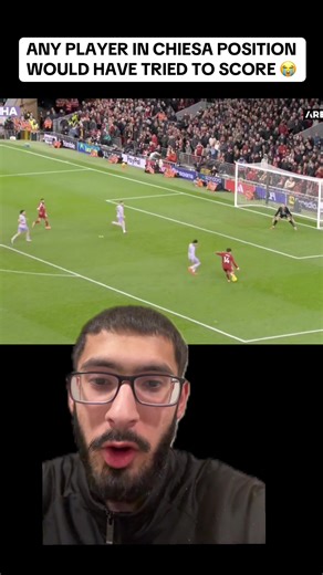 Chiesa's Decision: Pass to Salah vs Scoring Opportunity