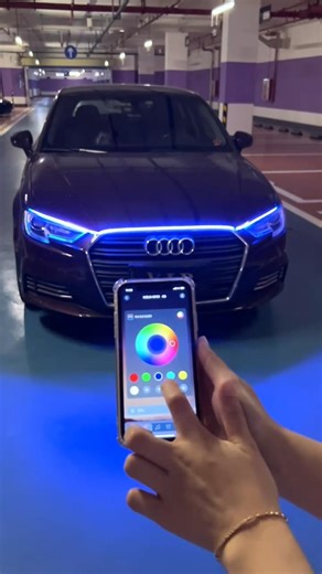 The continuous daytime running lights use high-brightness LED light strips, providing even and clear