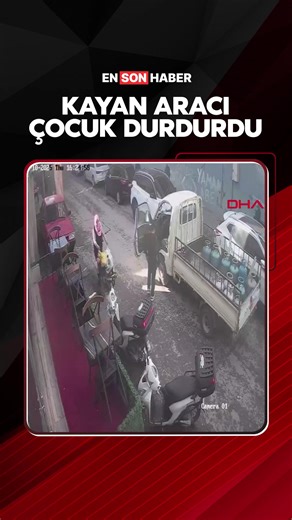 Muş'ta park halindeyken aniden hareket eden kamyoneti, caddedeki bir iş yerinde çalışan 13 yaşındaki Yusuf Taviş durdurdu. Olası bir faciayı önleyen çocuğa, sürücünün teşekkür bile etmeden gitmesi dikkat çekti. #araba #çocuk #kurtarma #muş