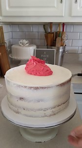Hot pink icing on a 10 inch cake tier #apieceofcakebydolores #rockwalltx #heathtx #rockwallsmallbusiness #dallastx #homebakery #fatetx #cakedecorating #cakereels #smallbusiness #weddingcake | A Piece of Cake
