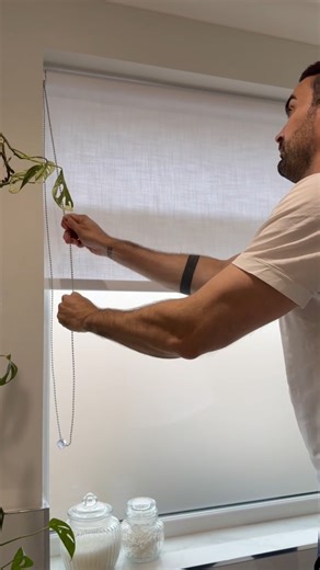 Chic design, soft light, and a finish that feels effortlessly calm 🌿✨ Our no-drill Twist2Go roller blinds install in minutes - no tools, no stress, just style. Our early Black Friday sale is here, and it’s the perfect time to refresh your space 🤍 📸 chana.bush 🔗 Twist2go Arlo Snowdrop Roller Blind Shop Twist2Go No Drill Roller Blinds - https://bit.ly/3JqfvAX | Blinds 2go