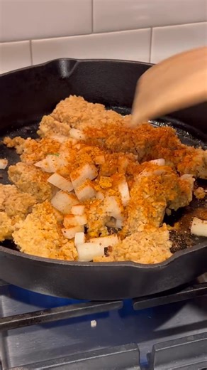 Credit: @blkandvegan ... Recipe 👇🏽 Beef Mock Meat 1 c TVP textured veg protein 1 c veg broth I/2 c panko bread crumbs Umami Mix 1/4 avocado oil 1/4 c all purpose flour 2 tbsp nutrional yeast 2 tbsp umami seasoning (mushroom seasoning) 2 tbsp flax seed 1 tbsp soy sauce 1 tbsp molasses 1 tsp garlic powder 1 tsp onion powder 1 tsp smoked paprika 1 tsp liquid smoke Remaining ingredients: 1 pkg vegan beef fajita seasoning (I used @siete) 1/2 c yellow onion - diced 1/4 c tomato sauce 1 tbsp molasses