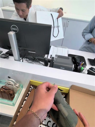 De compras en Marc Jacobs 🔥 Buscando cositas nuevas para traer a la tienda 😮‍🔥 Se vienen productos exclusivos, así que atentos 👀✨ Pronto disponible. #parati #original