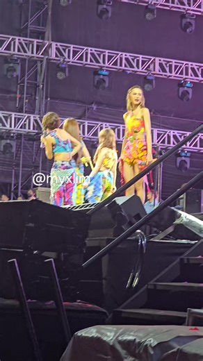 #bini #binigwen #auroramusicfestival2025 #biniatauroramusicfest2025 #pogi @bini_gwen