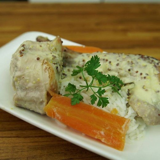 La recette du lapin à la moutarde, pour réussir ce plat à tous les coups ! http://www.cuisineaz.com/recettes/lapin-a-la-moutarde-a-l-ancienne-1604.aspx | Cuisine AZ