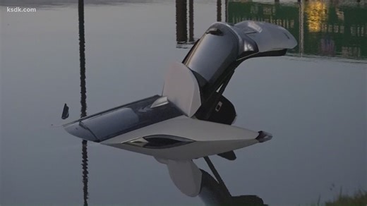 How to escape an underwater car, according to the experts