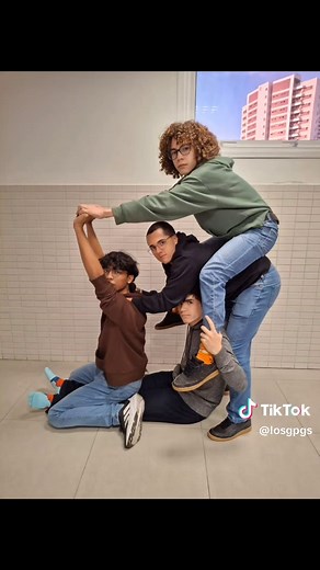 Respondendo a @asetro_3 segura com o quarteto. gpg completo!!! #poses #justdancemoves #maneiro #fyp #foto #gpg