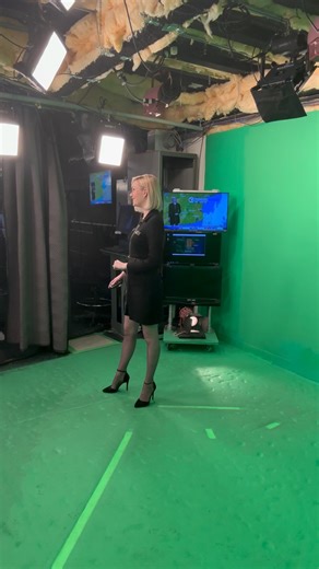 Kelly Costa (Reardon) on Instagram: "My Friday in the studio 🎥. . . . . . . . . . . #tvnews #meteorologist #hair #makeup #beautiful #love #classic #style #fashion #reels #instagramreels #explore #influencer #instagramcreator @creators #t1d @7news #boston"