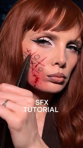 Easy sfx tutorial 🩸 can you repeat it? #halloween2025 #makeup halloweenideas #halloweentutorial