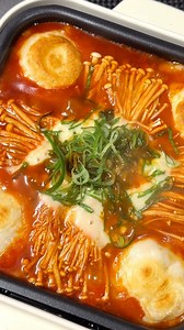 19M views · 10K reactions | Spicy rice cake & enoki mushrooms #food Ingredients: mochi, enoki, gochujang, sugar, chicken stock, soy sauce, water | kenty_cook | Facebook