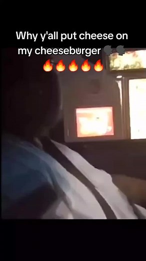 why y'all put cheese on my cheeseburger 🗣🗣🔥🔥🔥🔥🔥 #🗣🗣🔥🔥 #cheeseburger #meme #😱😱😱 #shitpost #fyp #fypシ #fypage #fyppppppppppppppppppppppp