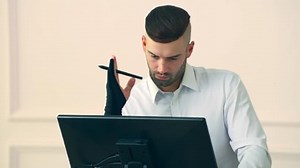 GAOMON PD2200 Grafiktablett mit Display 22 Zoll 92% NTSC Full HD Monitor und mit Standfuß, batterielosem Stift mit Neigungserkennung, kompatibel mit Windows & Mac