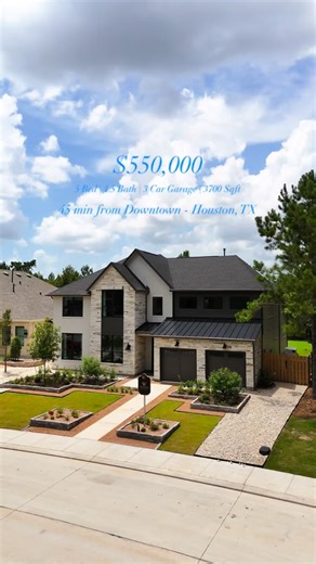 Kevin Tran | Texas Realtor | Investor on Instagram: "$550,000 — includes up to $50K in Flex Cash for upgrades, closing costs, or rate buy-down! 🛏 5 Bed (2 on main floor) | 🛁 4.5 Bath | 🚗 3-Car Garage | 📐 ~3,400–3,700 Sq Ft 📍 Just 45 min north of Downtown Houston via SH‑249 📌 Nestled in a gated, master-planned community with resort-style amenities and top-rated schools Inside the Home: ✨ Dramatic 2-story entry with curved staircase & rotunda ceiling 🍽️ Chef-inspired kitchen with walk-in pa