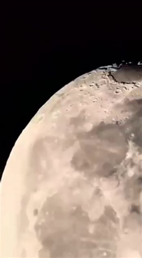 Amateur Astronomer Captures Huge Alien Ship Orbiting the Moon #moon #alien #ship