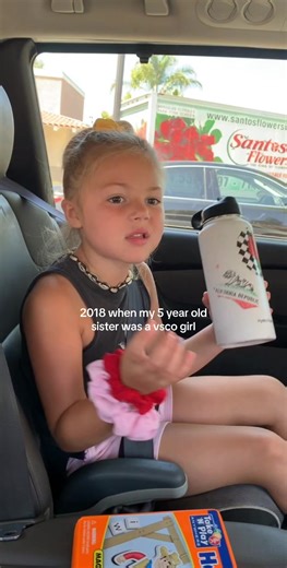 AVES 🐆⚡️🍸💋 (@blondeeandabaddiee)’s video of vsco girls