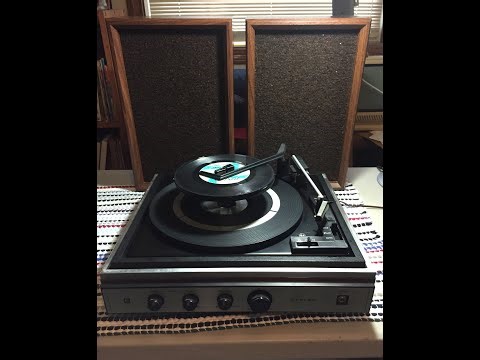 Lloyd's Model DD-4504 Automatic Turntable With BSR C129R2 Record Changer Playing 45 rpm Records