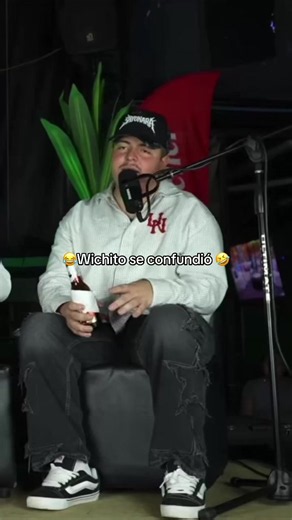 @YEIK🥷🩸 @WichitoSV🇸🇻 @✨María René Valdivieso✨ #elsalvador🇸🇻 #videoviral #tiktokviral #viraltiktok #viral 😂Rápido reaccionó 🤣