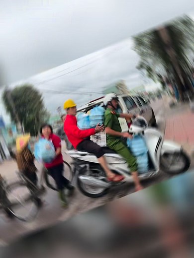 Hội CTĐ Gia Lai vẫn ngày đêm đồng hành cùng với bà con vùng rốn lũ. Rất mong sự chung tay đóng góp của cả cộng đồng. Mọi sự đóng góp xin gửi về Hội CTĐ tỉnh Gia Lai số 374 đường Trần Hưng Đạo, phường Quy Nhơn. 1. Ủng hộ bằng chuyển khoản • Tên tài khoản: Hội Chữ thập đỏ tỉnh Gia Lai • Số tài khoản: 2077 Ngân hàng: Ngân hàng Quân đội (MB) . Số tài khoản: 7720772077 Ngân hàng TMCP Vietcombank . Số tài khoản: 8671818181 Ngân hàng BIDV chi nhánh Quy Nhơn • Nội dung chuyển khoản: Hỗ trợ người dân bị 