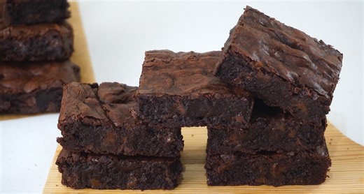 58K views · 661 reactions | Easy Brownies Recipe How to make an easy brownie recipe that is rich, moist and fudgy. Here's what you'll need: 1/2 cup melted butter (120ml) 1 cup sugar (200g) 1 whole egg and 1 yolk 1 teaspoon vanilla extract (5ml) 1/2 cup all purpose flour (60g) 1/2 cup pure cocoa powder (50g) 1/2 tsp salt 1 cup Semi sweet chocolate(150 grams) | Savor Easy | Facebook