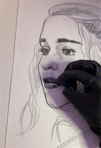 Drawing Daenerys Targaryen from Game of Thrones