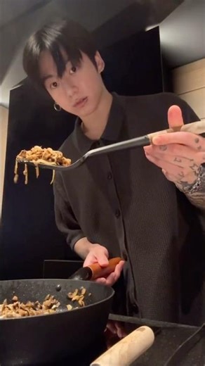 Jungkook cooking and eating sounds very relaxing 😌 #bts #jungkook #cooking #shorts