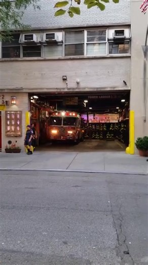 FDNY THE PRIDE OF YORKVILLE LOUD SIRENS START UP Engine 22 NYC shorts fdny firetrucks nyc | WestCoast Fire Media | Facebook